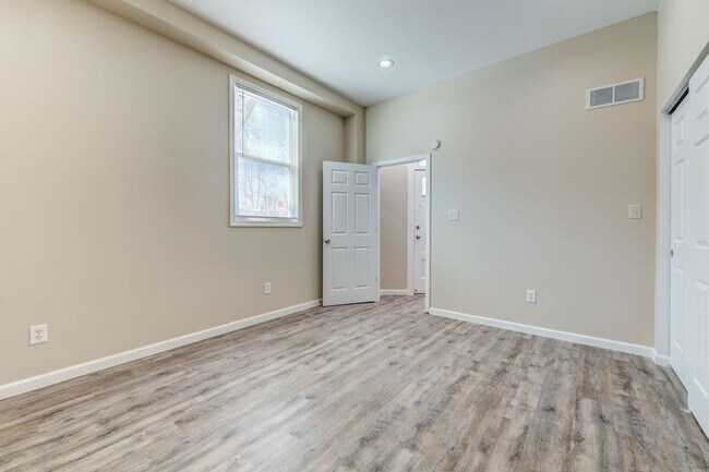 Building Photo - 565 Eiler St