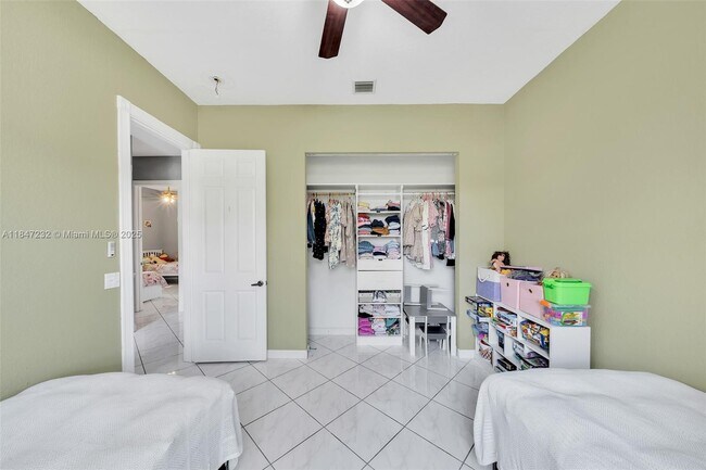 Foto del edificio - 8908 NW 40th St