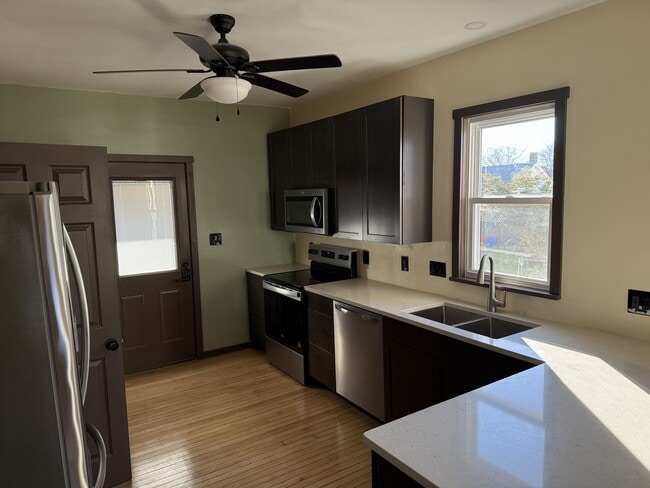 Kitchen view - 3747 E Pulaski Ave