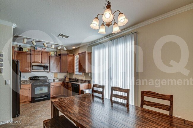 Foto del edificio - 4273 E Oakland St