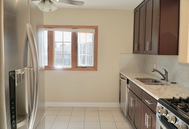 Foto del edificio - 7744 W Strong St