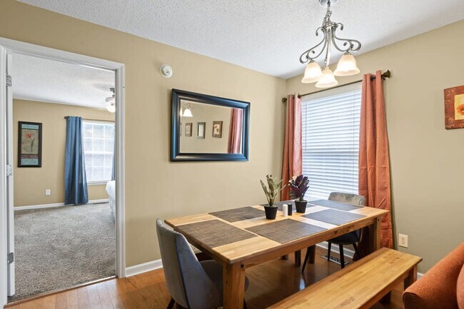 Foto del edificio - 222 Elmwood Dr