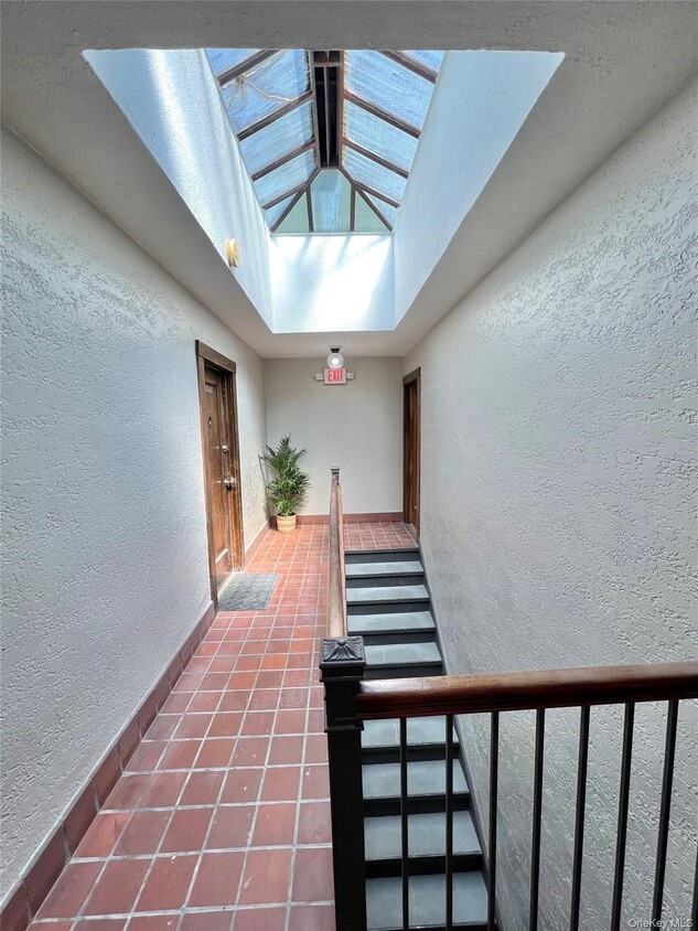 Building Photo - 1 Haven Ct