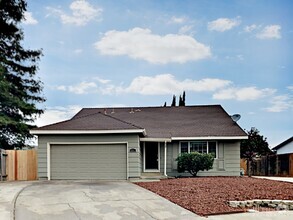 Building Photo - 2239 Fremont Ct