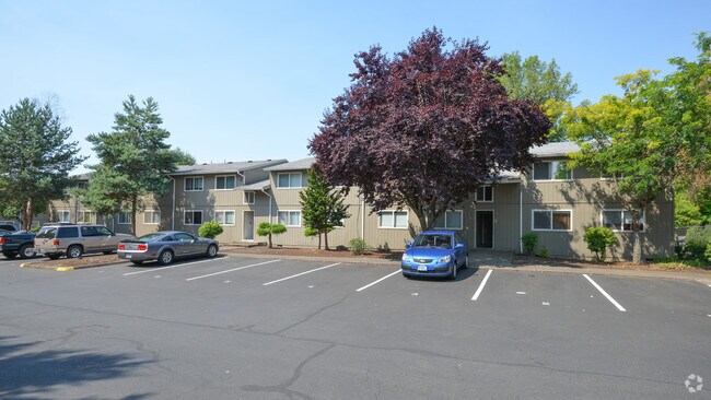 Regis Arms - Treya's Terrace Apartments