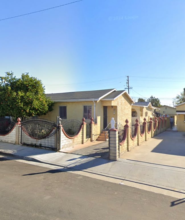 Building Photo - 638 3/8-638 S Kern Ave