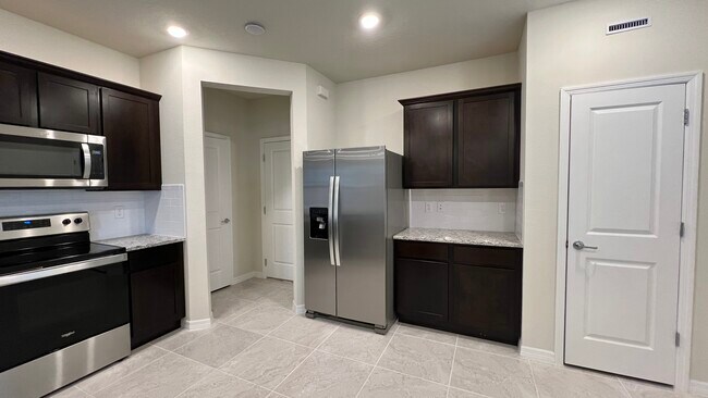 Building Photo - 2543 Bright Jewel St