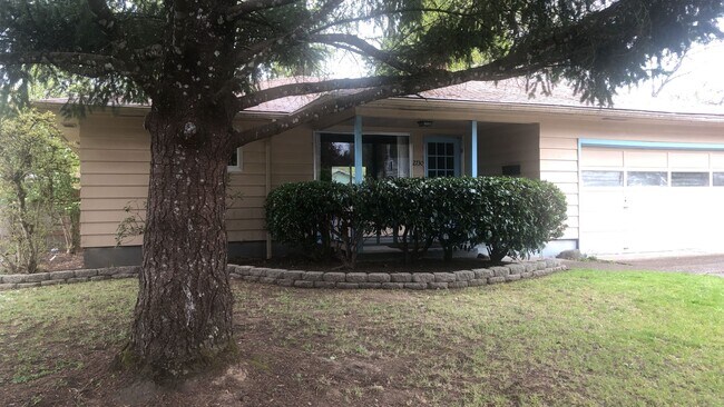Building Photo - Charming NW Corvallis Gem: Find Comfort & ...