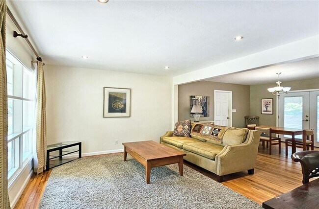 Foto del edificio - 194 Kenneth Dr