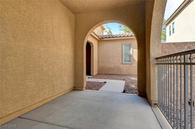 Foto del edificio - 10652 Mt Jefferson Ave