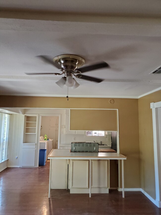Kitchen and dining - 4650 N Lake Dr