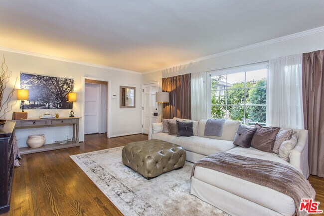 Foto del edificio - 1833 Fox Hills Dr