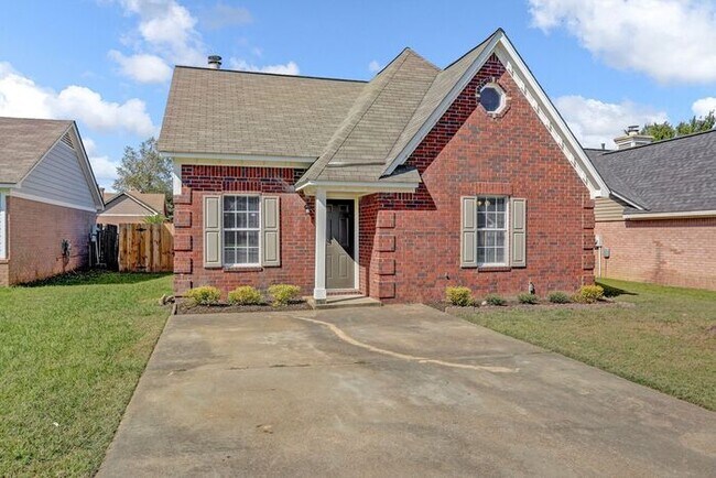 Building Photo - Charming 2 Bed, 2 Bath Home with Fireplace...