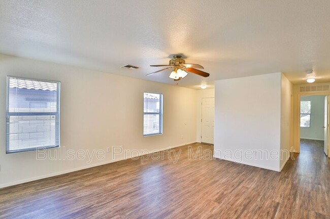 Foto del edificio - 11425 E Flower Ave