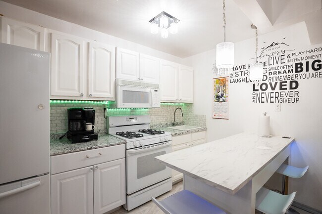 Foto del edificio - 620 Willoughby Ave