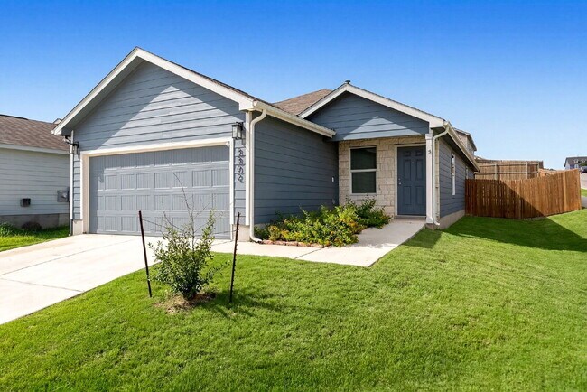 Foto del edificio - Corner Lot Living with Solar Powered Savings