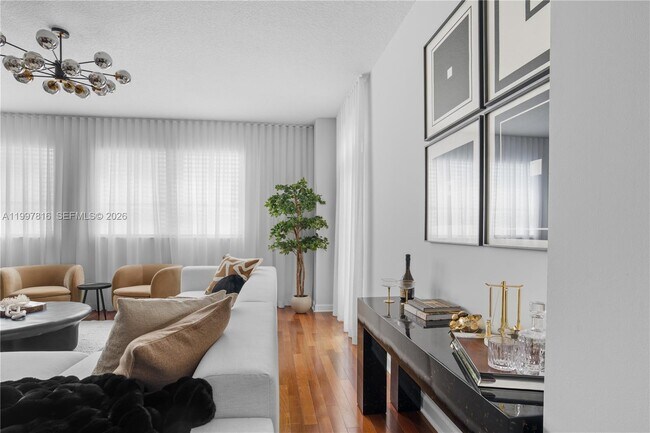 Foto del edificio - 8390 SW 72nd Ave