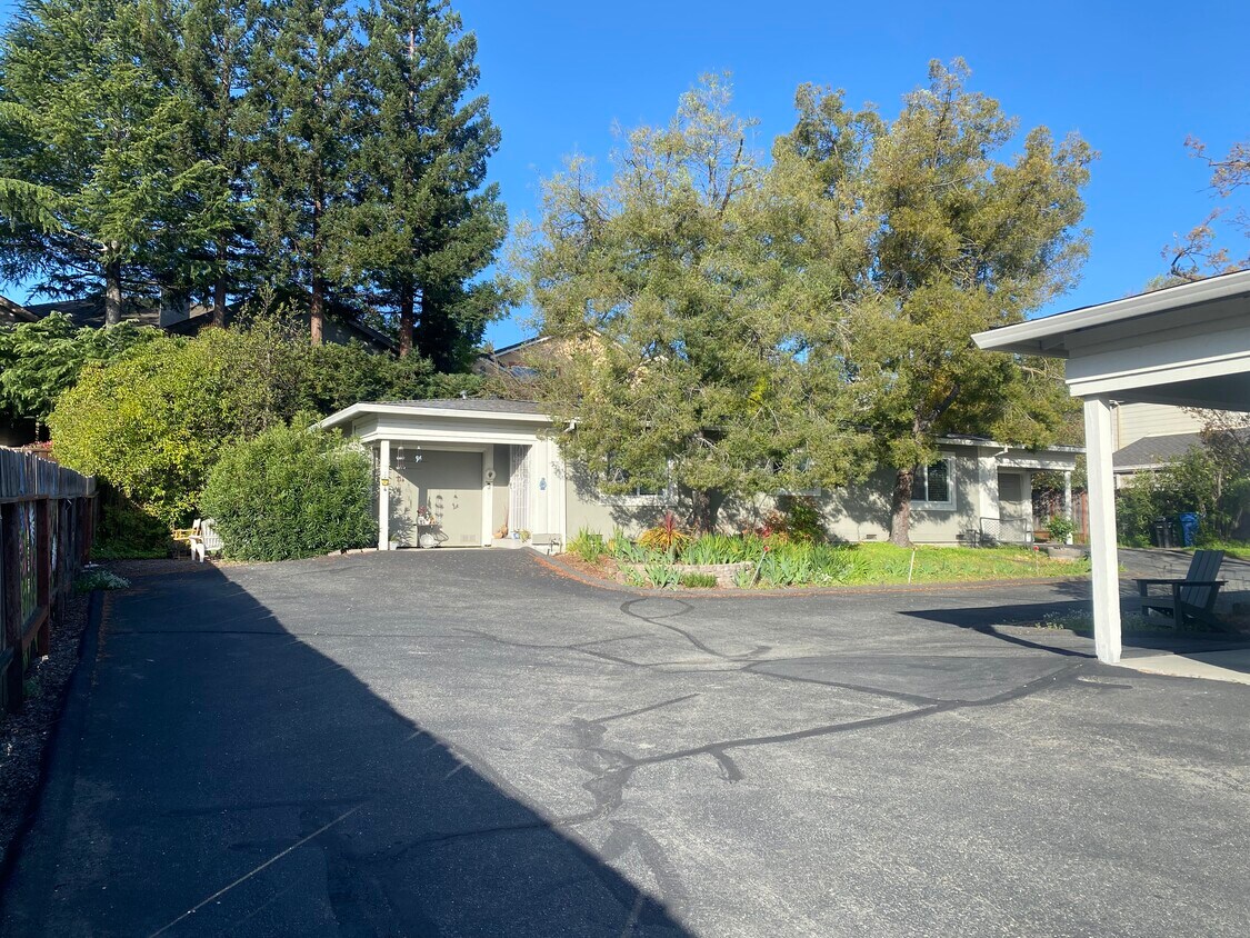 Primary Photo - 737 Orinda Ln