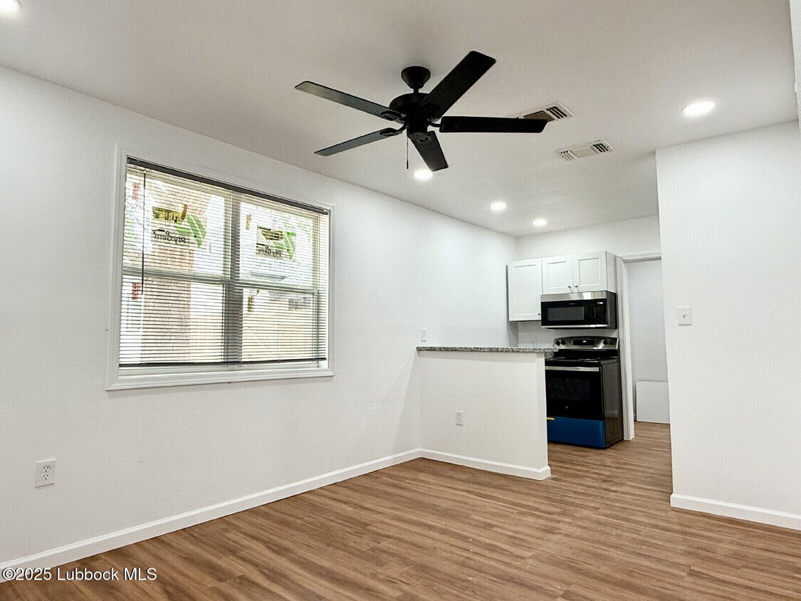 Foto principal - 2435 21st St
