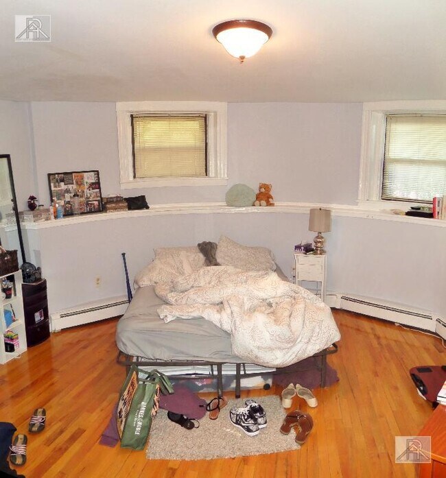 Foto del edificio - 4 bedroom in Brookline MA 02445