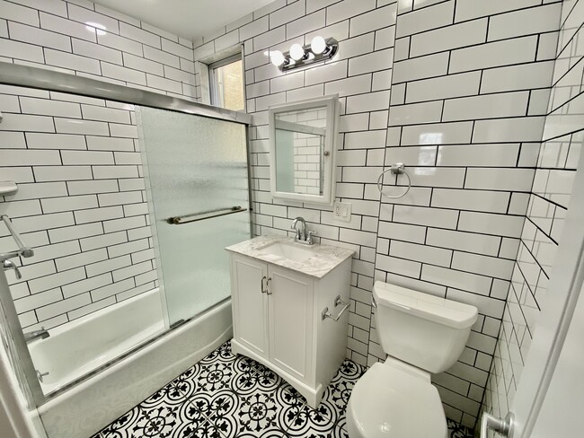 Bathroom with tub/shower - 276 Meacham Ave