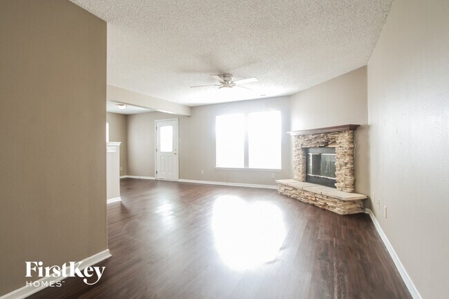 Foto del edificio - 7912 Puckett Ln