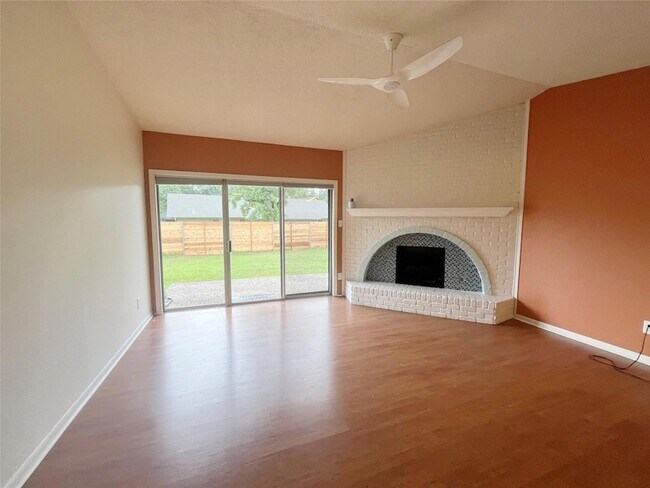 Foto del edificio - 8702 Dawnridge Cir