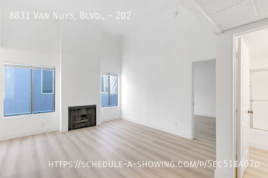 Foto principal - Beautiful updated spacious 1 Bed + 1 Bath ...