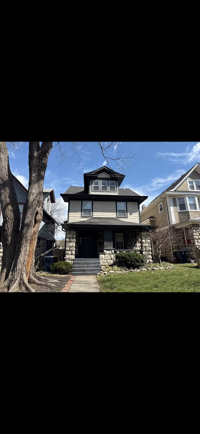 Exterior - 2627 Campbell St