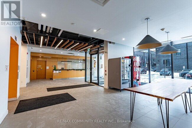 Photo du bâtiment - 1800 Simcoe St N