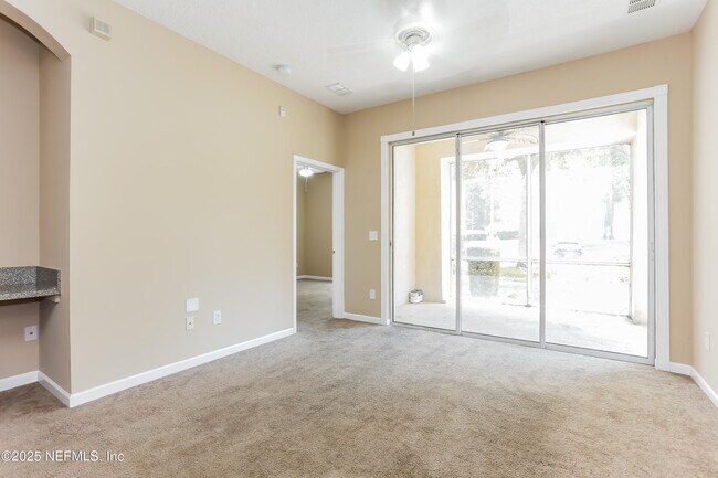 Foto del edificio - 8601 Beach Blvd