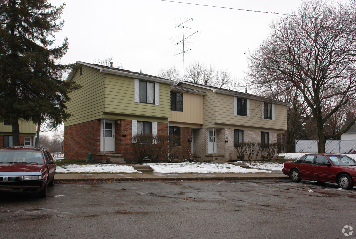 Primary Photo - Forest Arbor Apartments