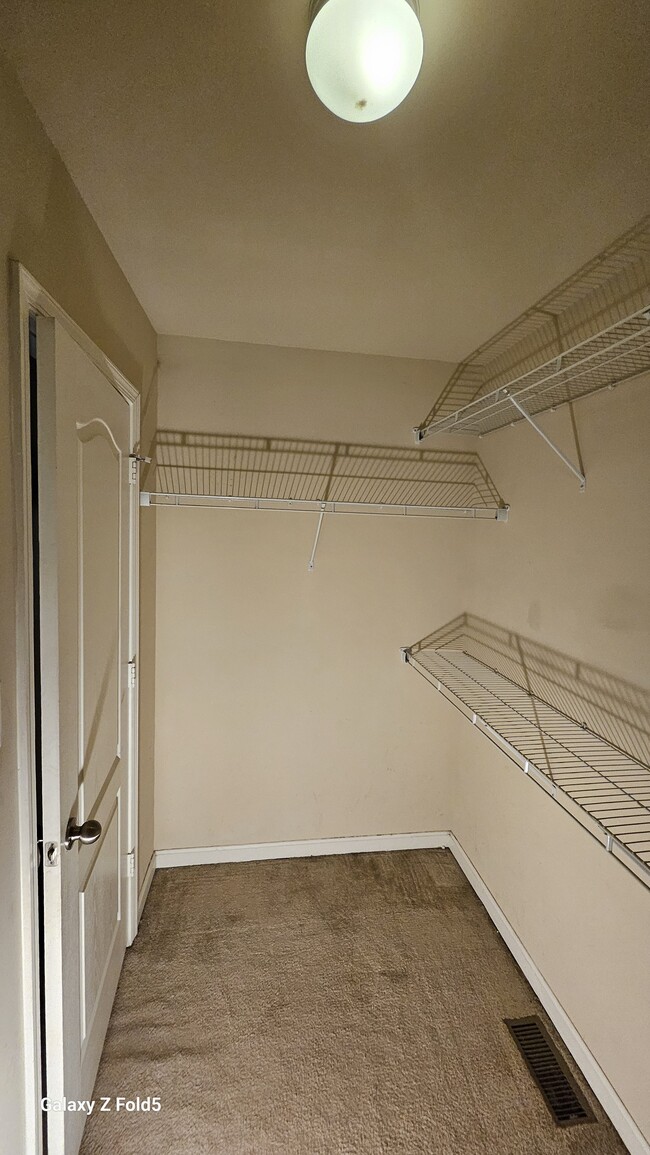 Foto del edificio - 9387 Rock Ripple Ln