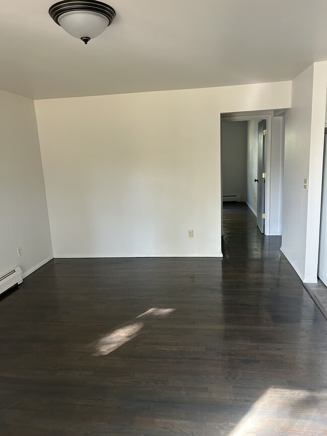 Building Photo - 8441 Cottonwood Dr