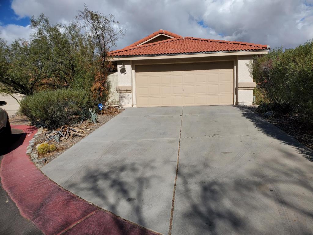 4696 W Gatehinge Ct, Tucson, AZ 85741