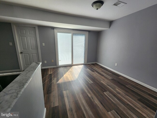 Building Photo - 46 Village Dr