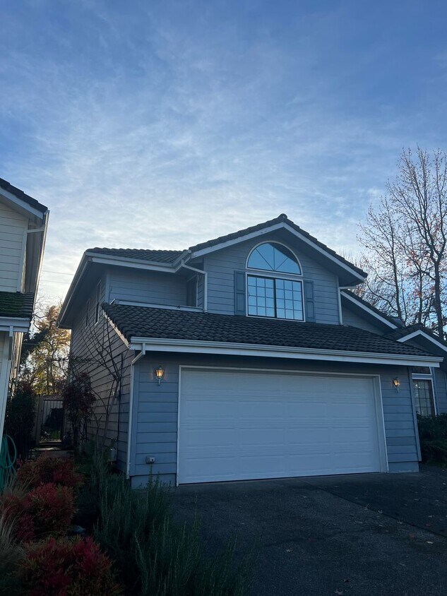 Primary Photo - Beautiful 3 Bedroom Home with Garage, Yard...