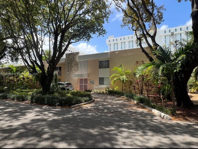 Foto del edificio - 1235 Mariposa Ave
