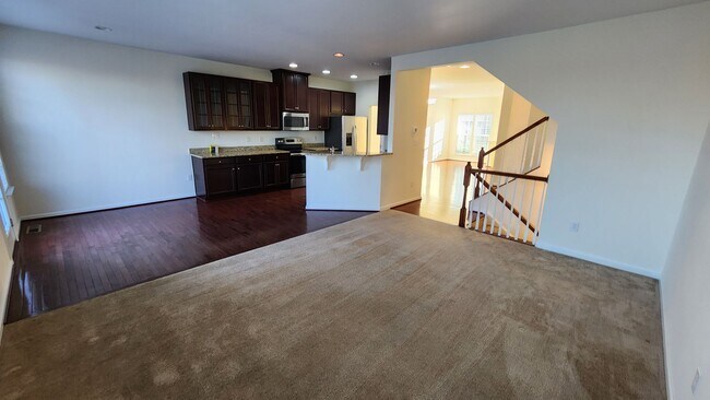 Foto del edificio - Spacious, Large, Luxury 3 Bedroom Townhous...