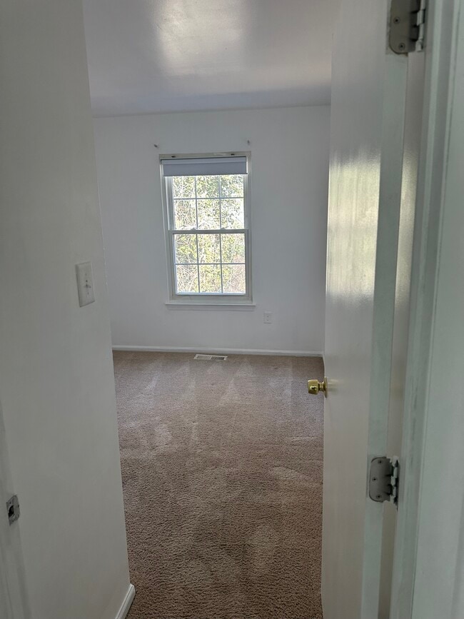 Building Photo - 6913 Woodstream Ln