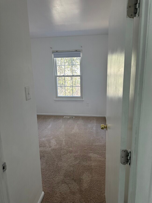 Foto del edificio - 6913 Woodstream Ln