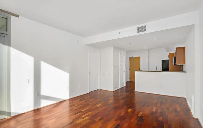 Building Photo - 321 Tenth Ave