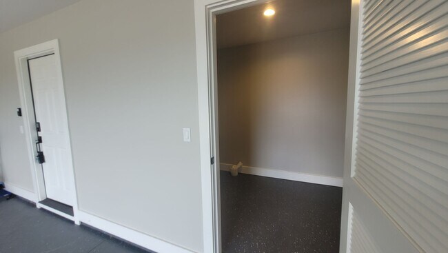 Foto del edificio - 3 bedroom, 2 Bath Home in Ainaloa Subdivision