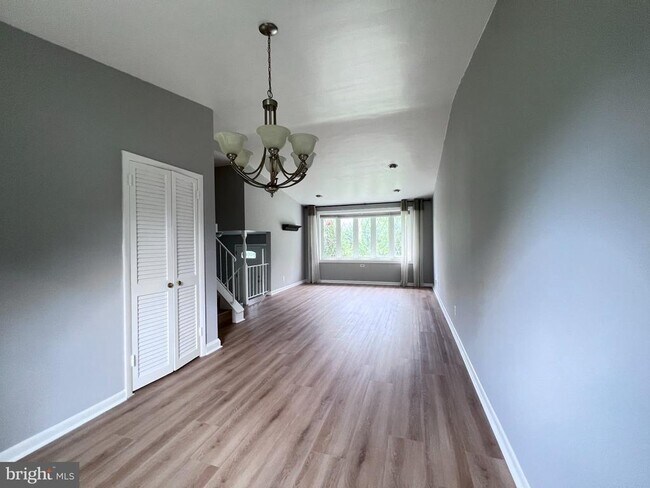 Foto del edificio - 8407 Thornton Rd