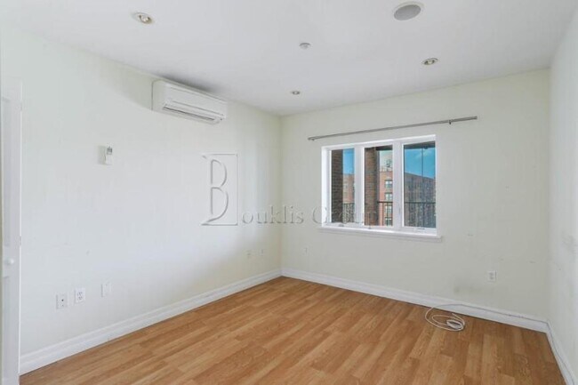 Foto del edificio - 1 bedroom in ASTORIA NY 11102