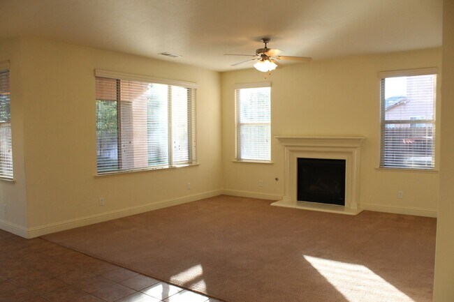 Building Photo - Pinehurst Floorplan