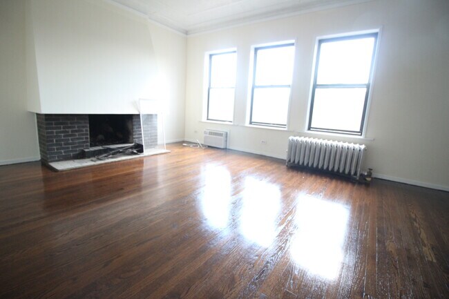 Foto del edificio - 7628 N Rogers Ave