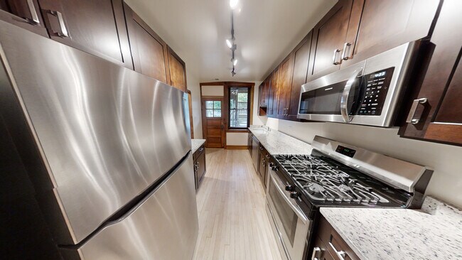 Building Photo - 4817 N Oakley Ave