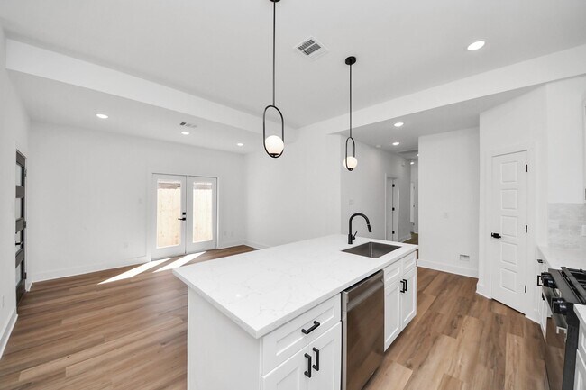Foto del edificio - 8106 Locksley Rd