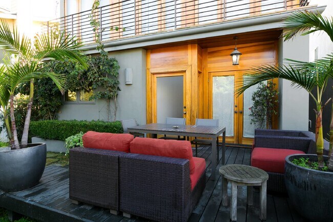 Building Photo - 14 Anchorage St